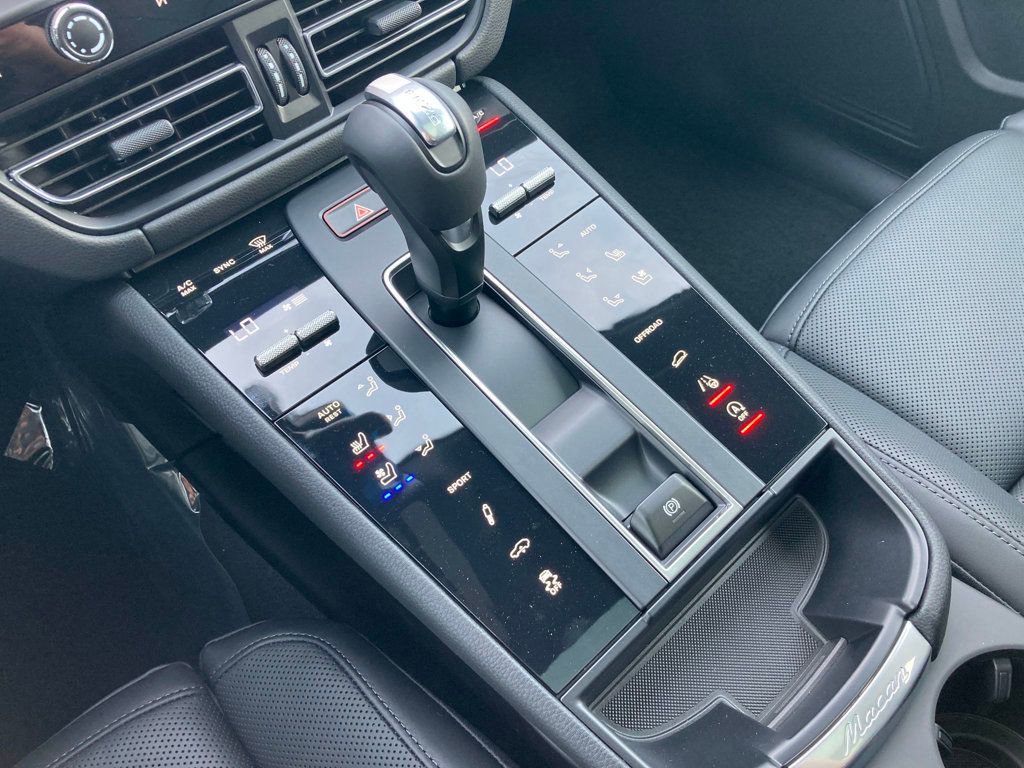 Used 2024 Porsche Macan image 26