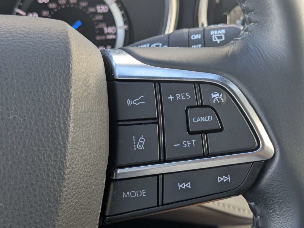 Used 2021 Toyota Highlander XLE AWD/4WD image 38