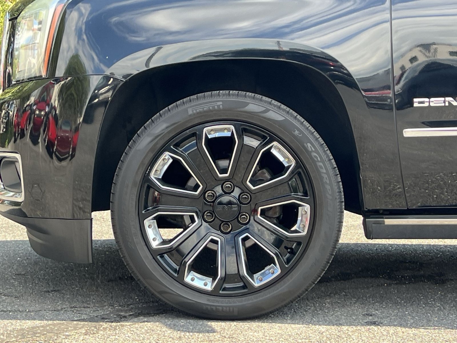 Used 2019 GMC Yukon Denali w/ Denali Ultimate Package AWD/4WD image 11