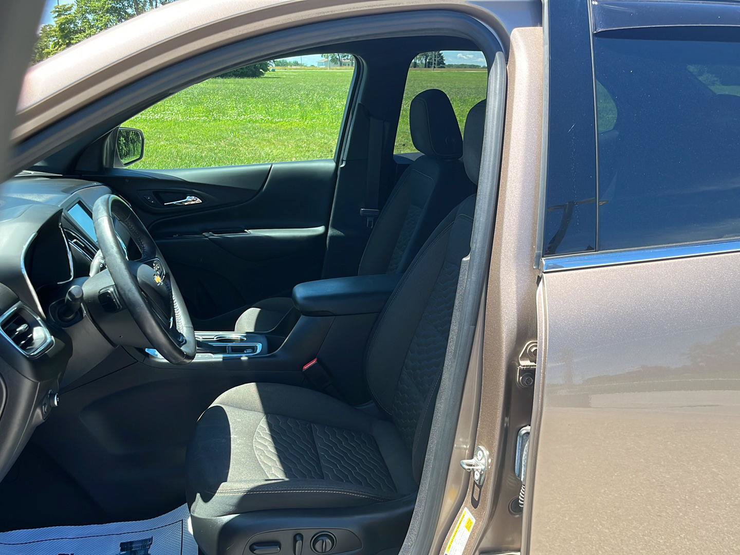 Used 2018 Chevrolet Equinox LT FWD image 24