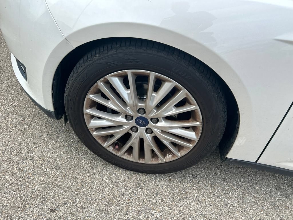 Used 2015 Ford Focus Titanium FWD image 13