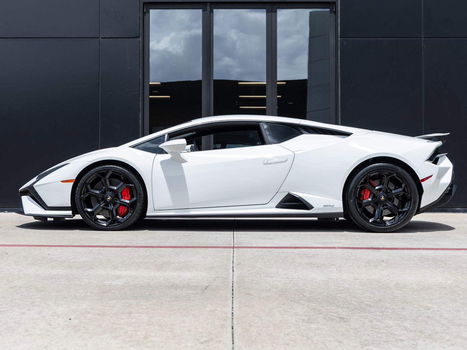 Used 2023 Lamborghini Huracan Tecnica image 10