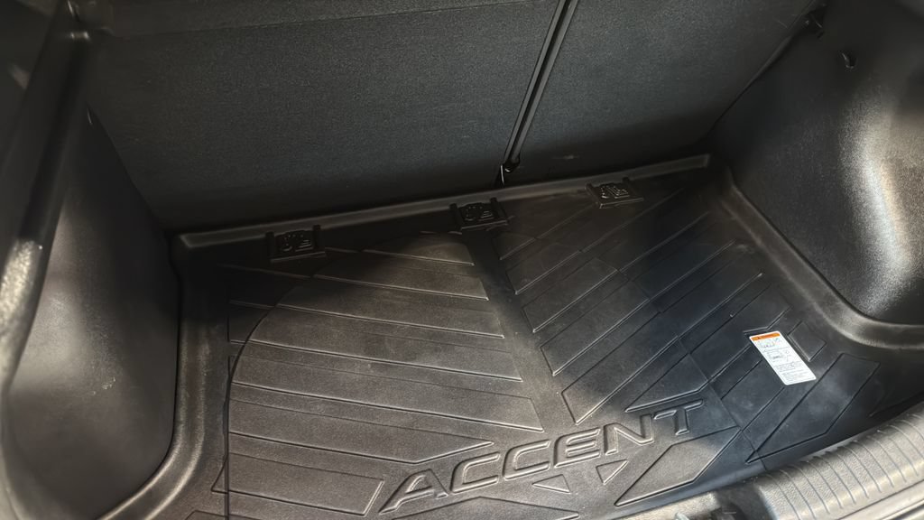 Used 2014 Hyundai Accent SE FWD image 8