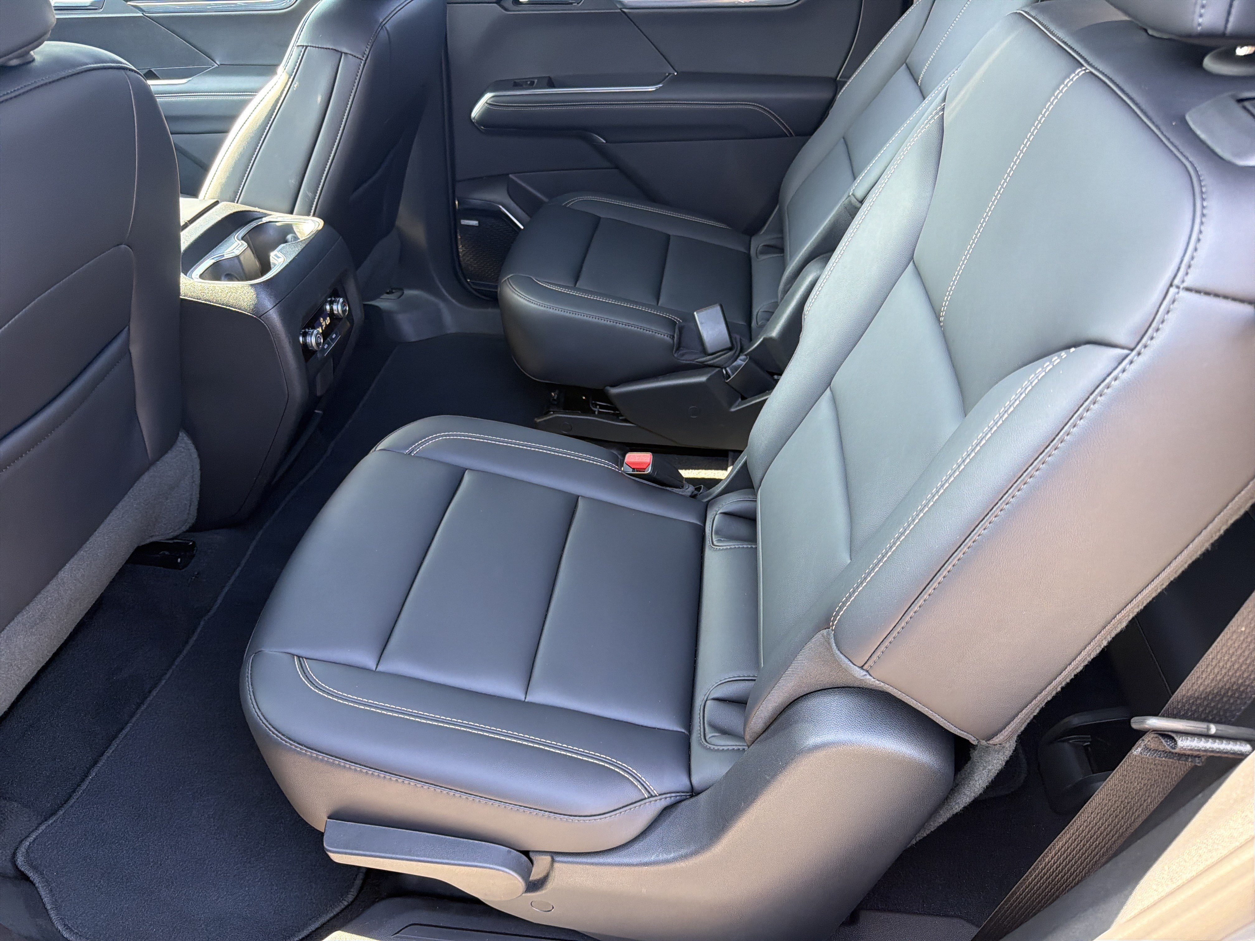 Used 2026 GMC Acadia Elevation w/ Elevation Premium Package FWD image 22