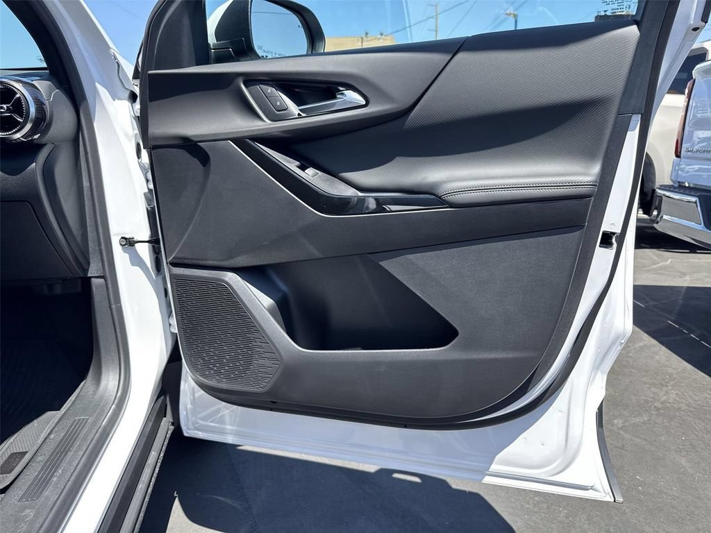 New 2027 Chevrolet Equinox LT w/ LPO, Floor Liner Package FWD image 31