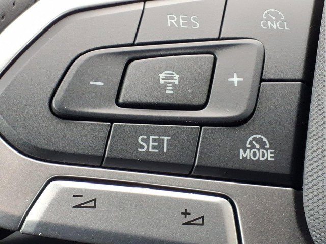 New 2026 Volkswagen Tiguan SE R-Line image 21