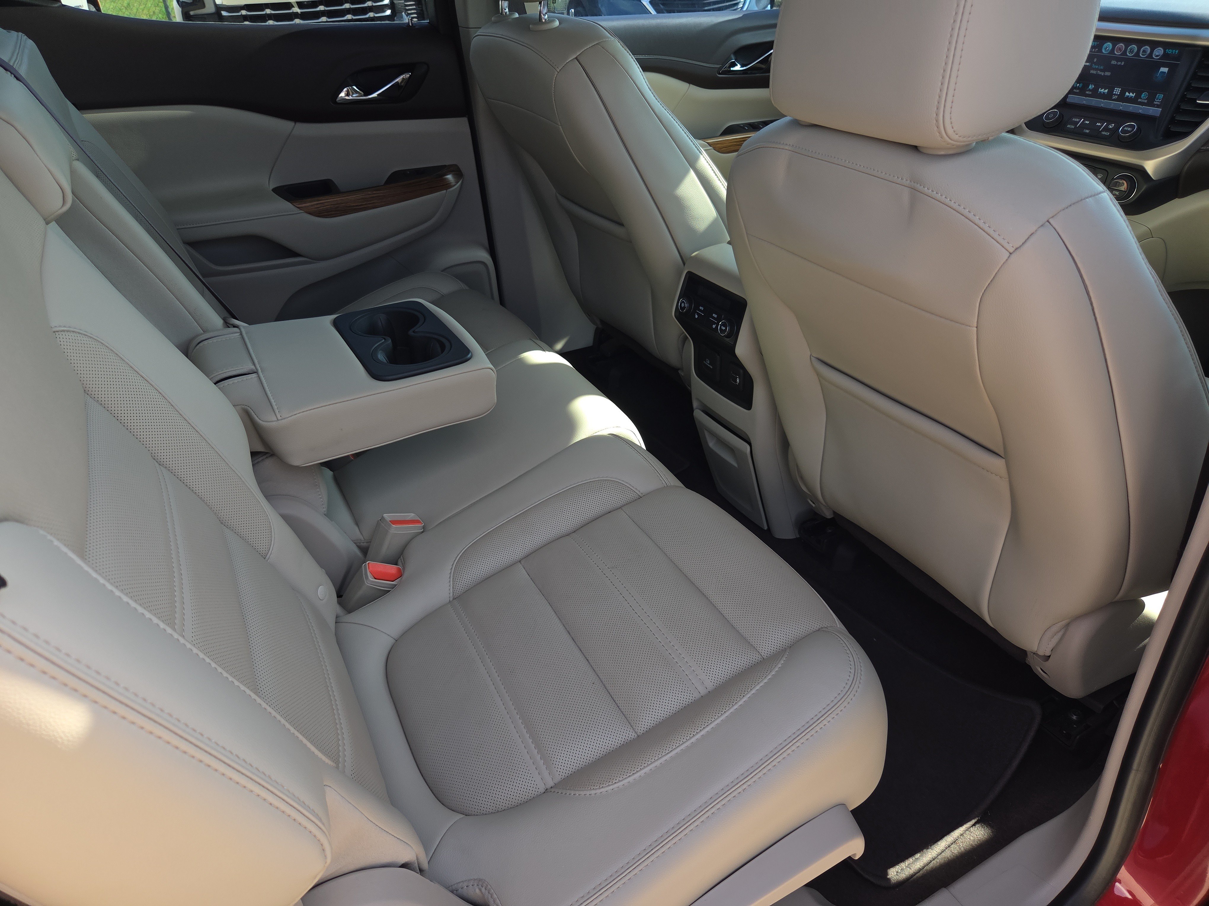 Used 2019 GMC Acadia Denali w/ Technology Package FWD image 12