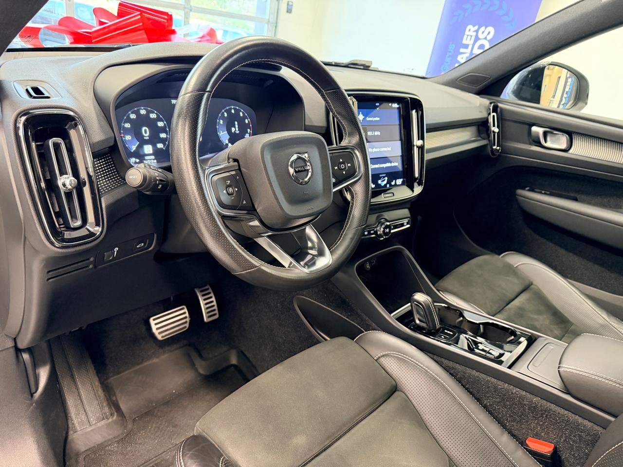 Used 2021 Volvo XC40 T4 R-Design w/ Advanced Package image 18