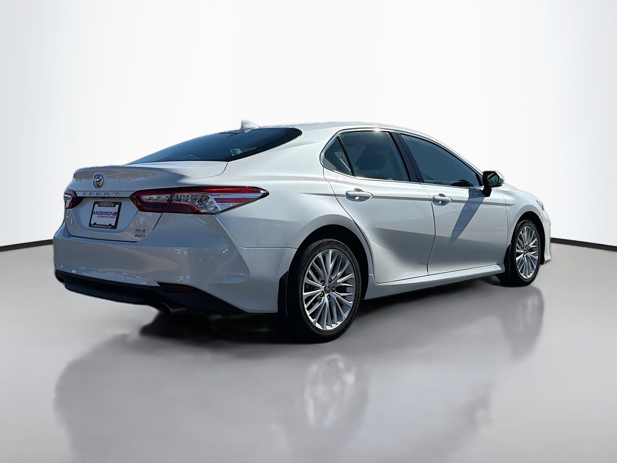 Used 2020 Toyota Camry XLE image 2