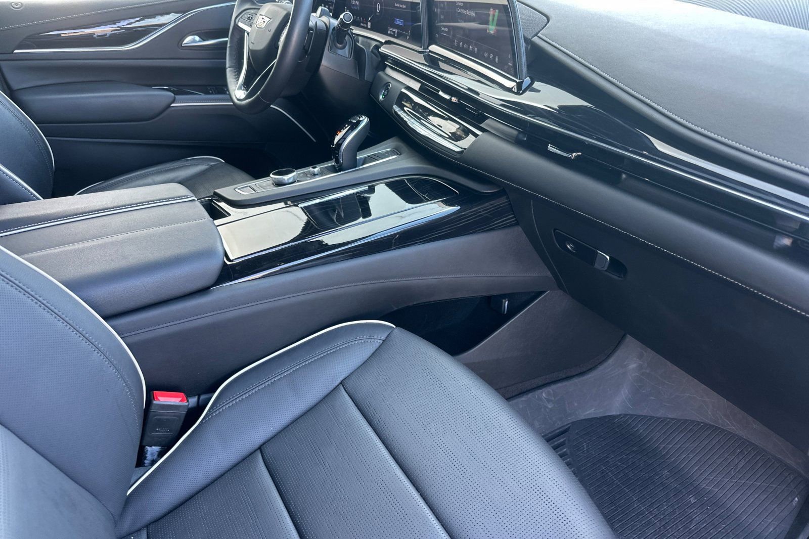 Certified 2023 Cadillac Escalade ESV Sport w/ LPO, ONYX Package image 19