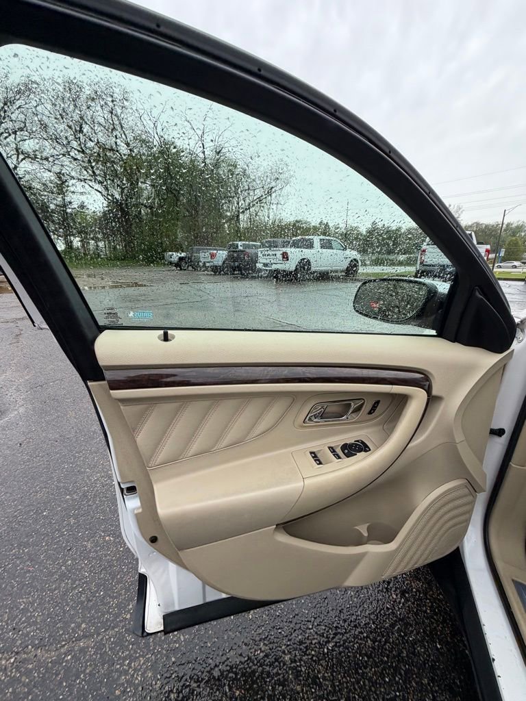 Used 2016 Ford Taurus Limited w/ Equipment Group 301A AWD/4WD image 9