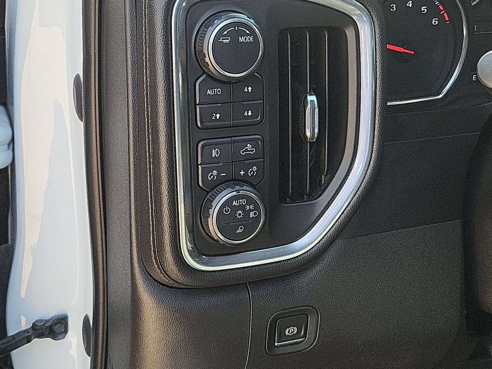 Used 2020 Chevrolet Silverado 1500 LTZ AWD/4WD image 18