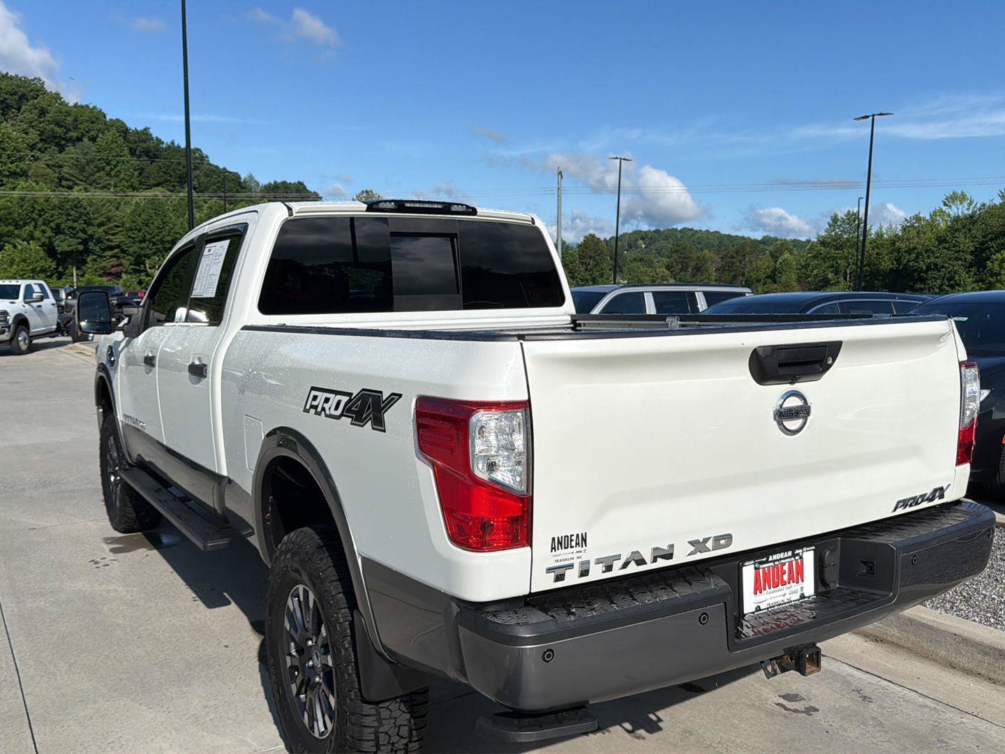 Used 2017 Nissan Titan PRO-4X AWD/4WD image 5