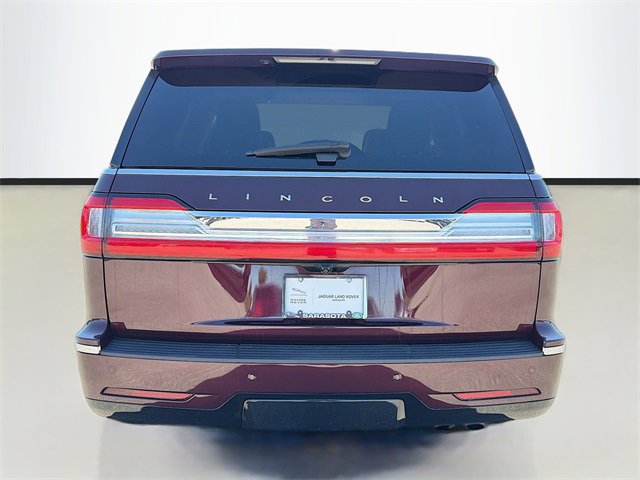 Used 2019 Lincoln Navigator Reserve image 4