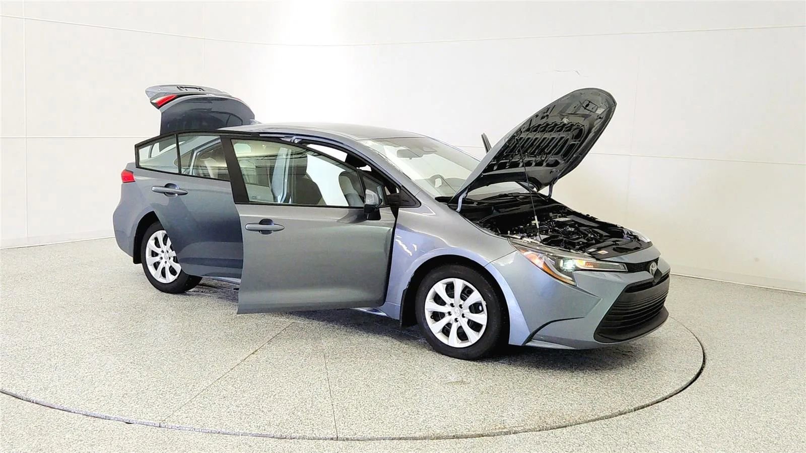 Used 2025 Toyota Corolla LE image 9