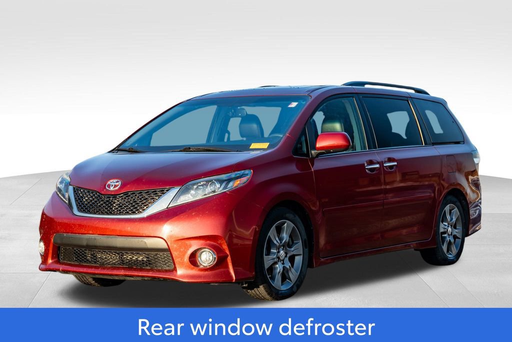 Used 2016 Toyota Sienna SE Premium image 3