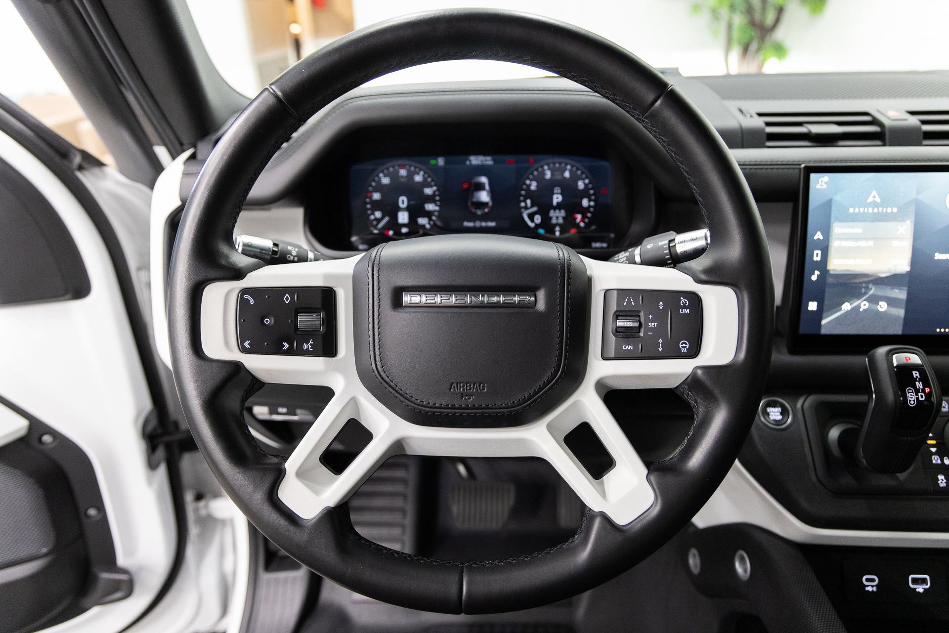 Used 2022 Land Rover Defender 110 X-Dynamic HSE AWD/4WD image 16