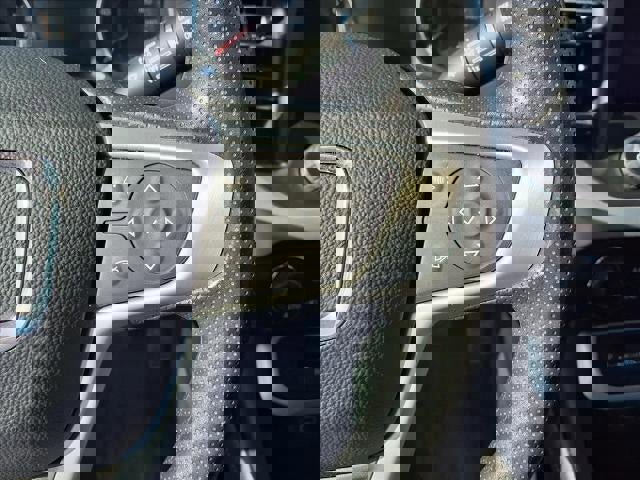 Used 2023 GMC Acadia SLE w/ Elevation Edition image 9