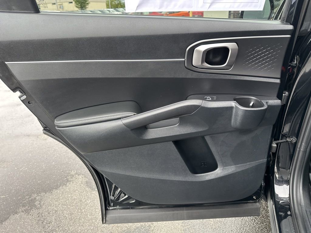 Used 2025 Kia Sorento S image 19