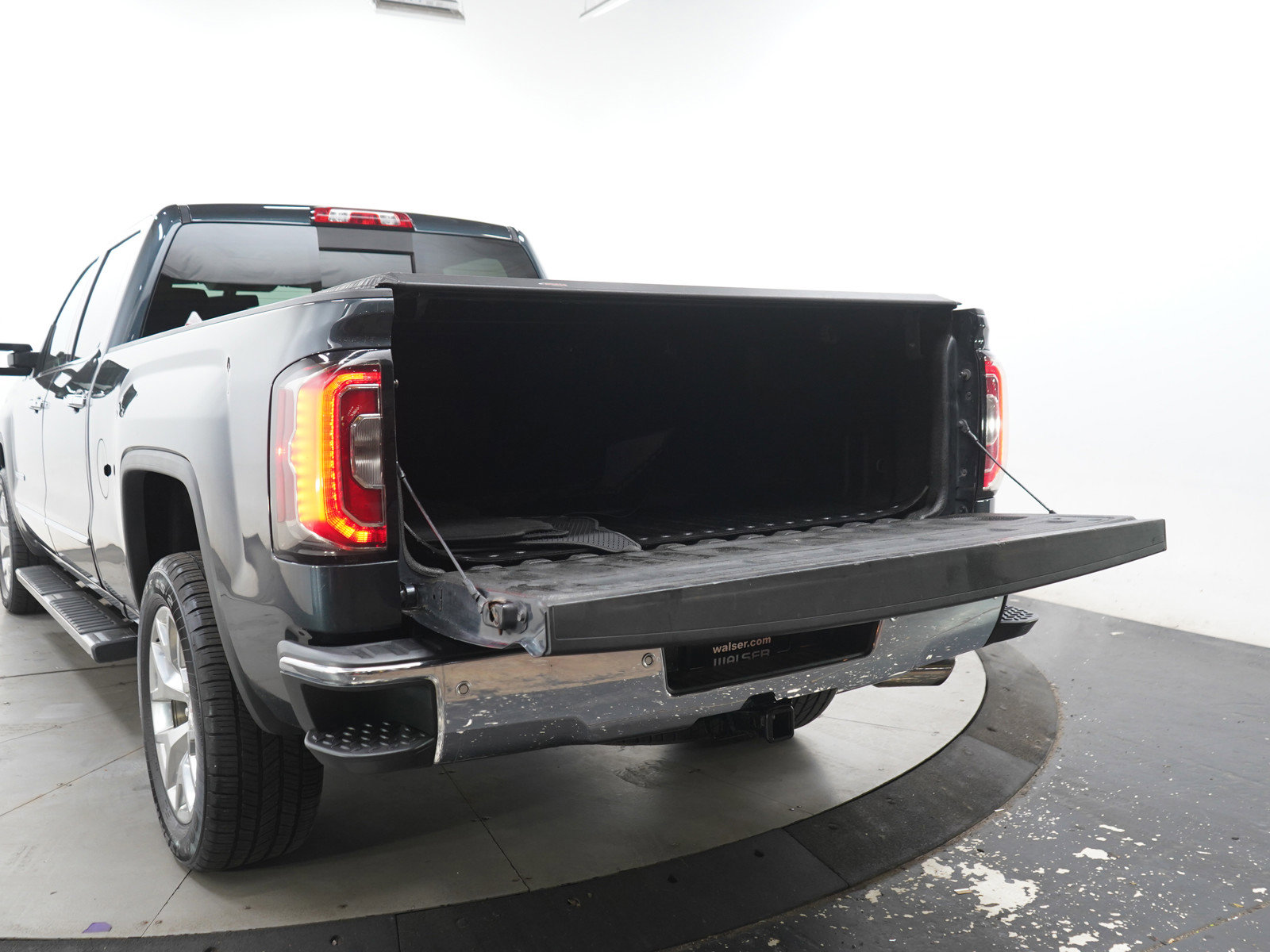Used 2018 GMC Sierra 1500 SLT w/ SLT Premium Package AWD/4WD image 17