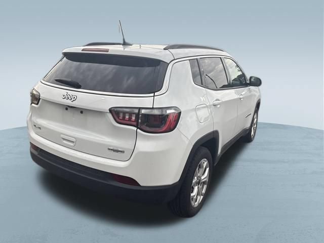 Used 2025 Jeep Compass Latitude AWD/4WD image 9