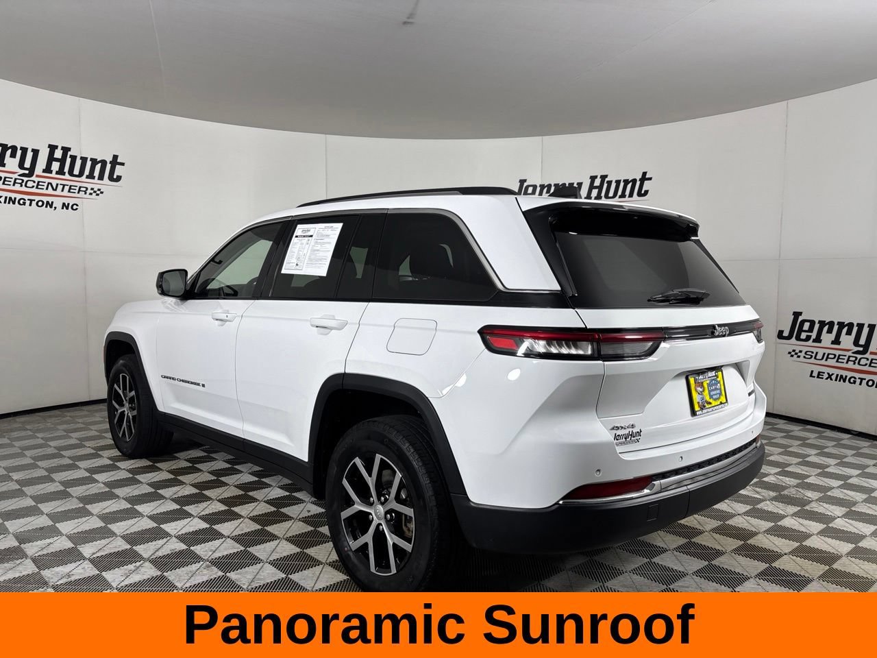 Used 2023 Jeep Grand Cherokee Limited AWD/4WD image 9