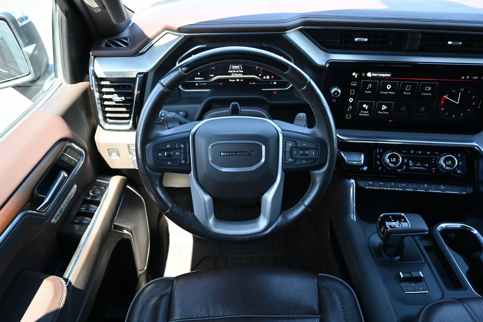 Used 2025 GMC Sierra 1500 Denali AWD/4WD image 9