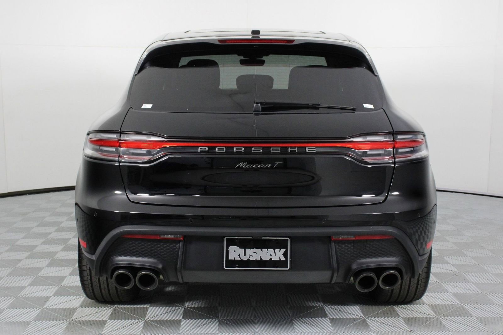 Certified 2025 Porsche Macan Turbo image 6
