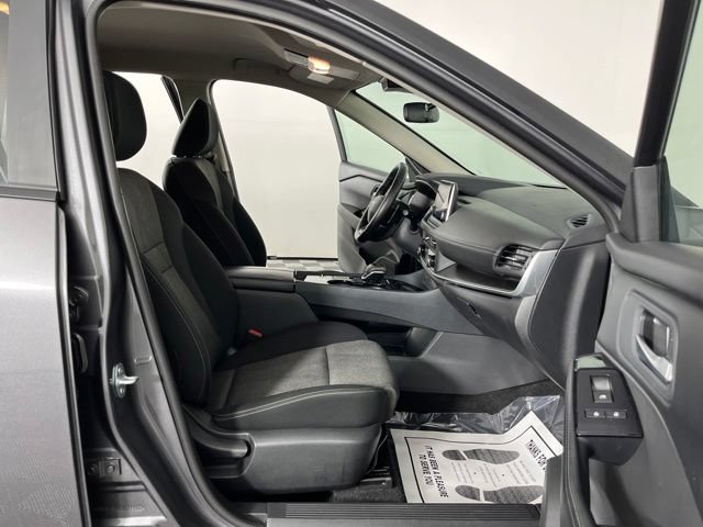 Used 2025 Nissan Rogue SV FWD image 38