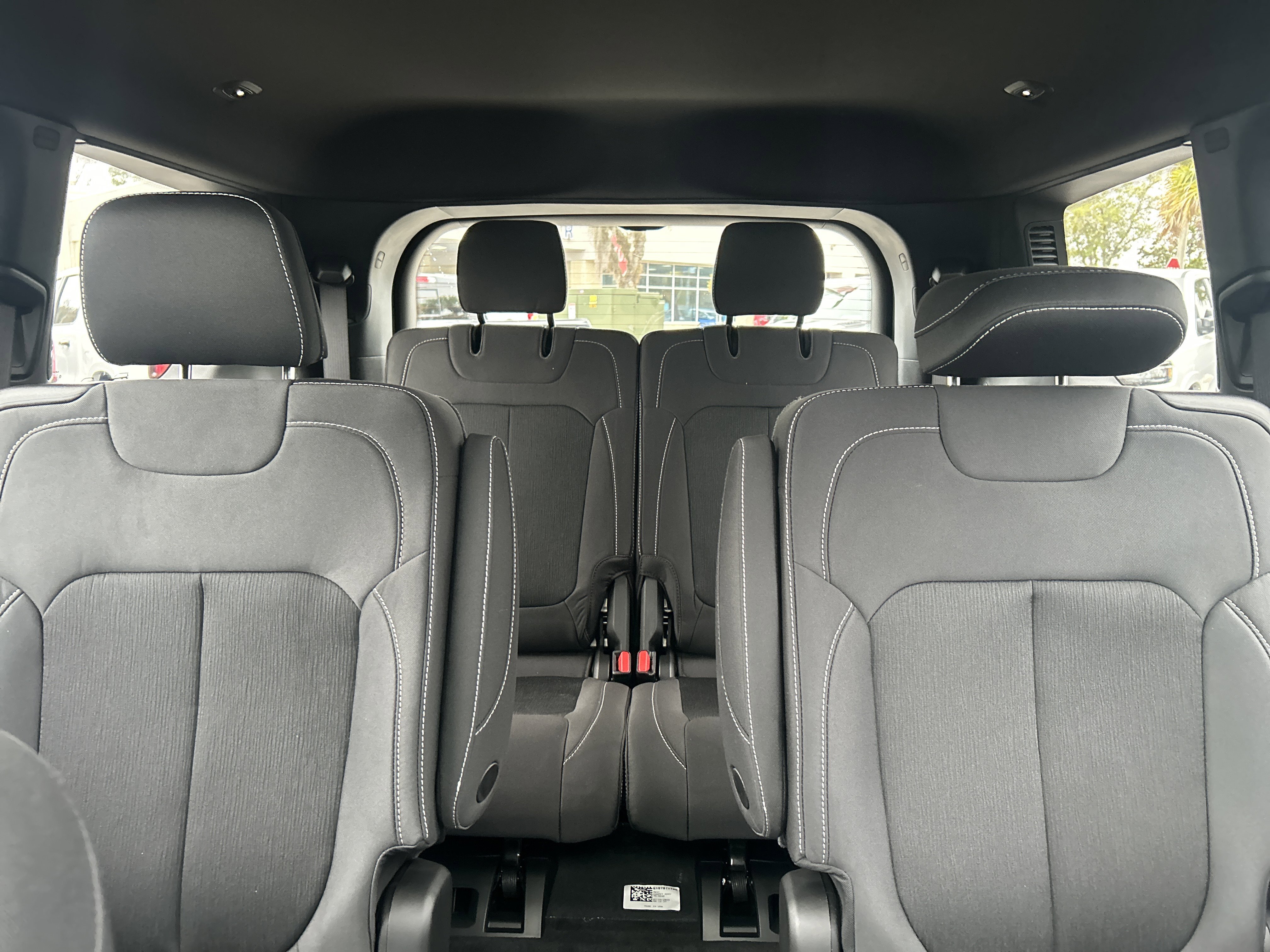 New 2025 Jeep Grand Cherokee L Laredo image 18