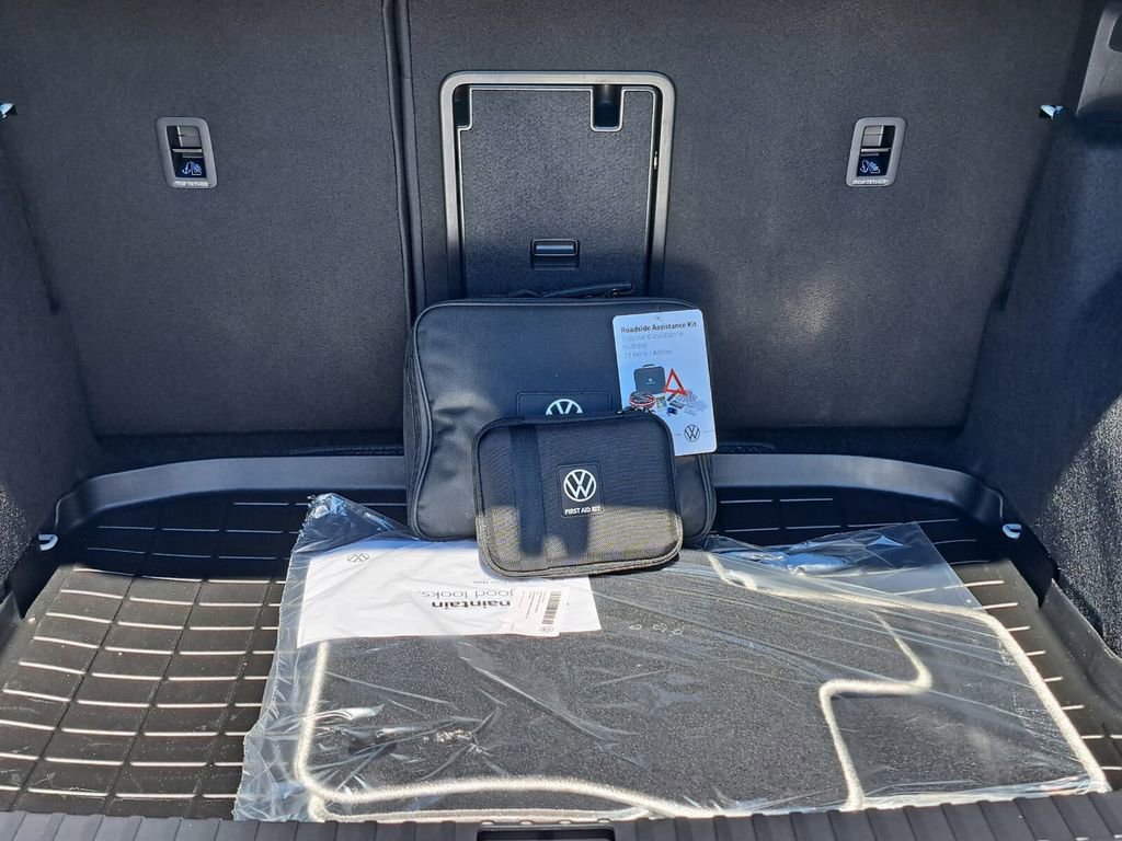 New 2026 Volkswagen Taos SE image 27