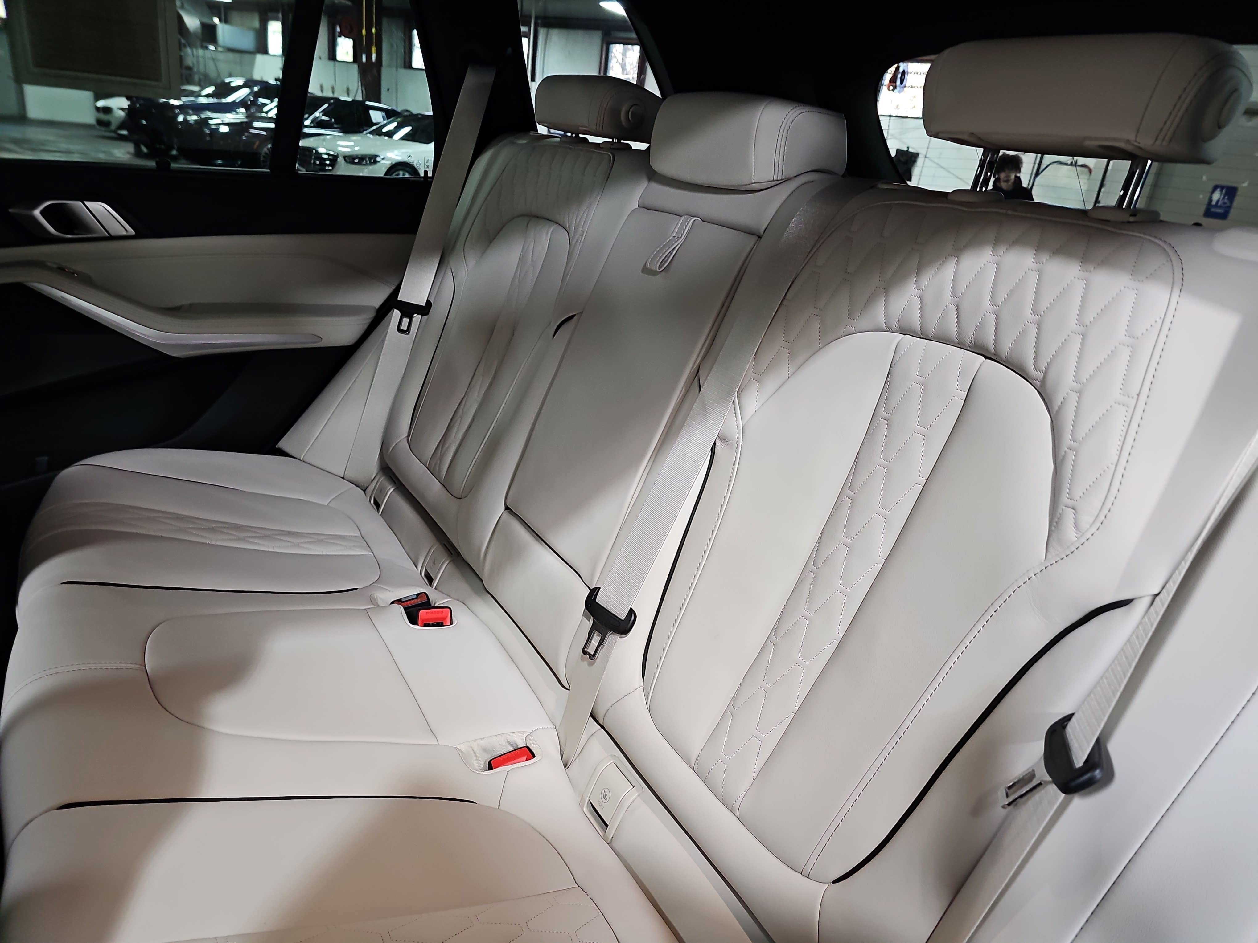 Used 2025 BMW X5 xDrive40i w/ M Sport Package image 15