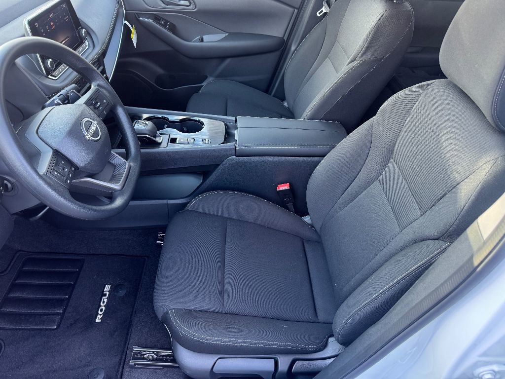 Used 2025 Nissan Rogue S image 9