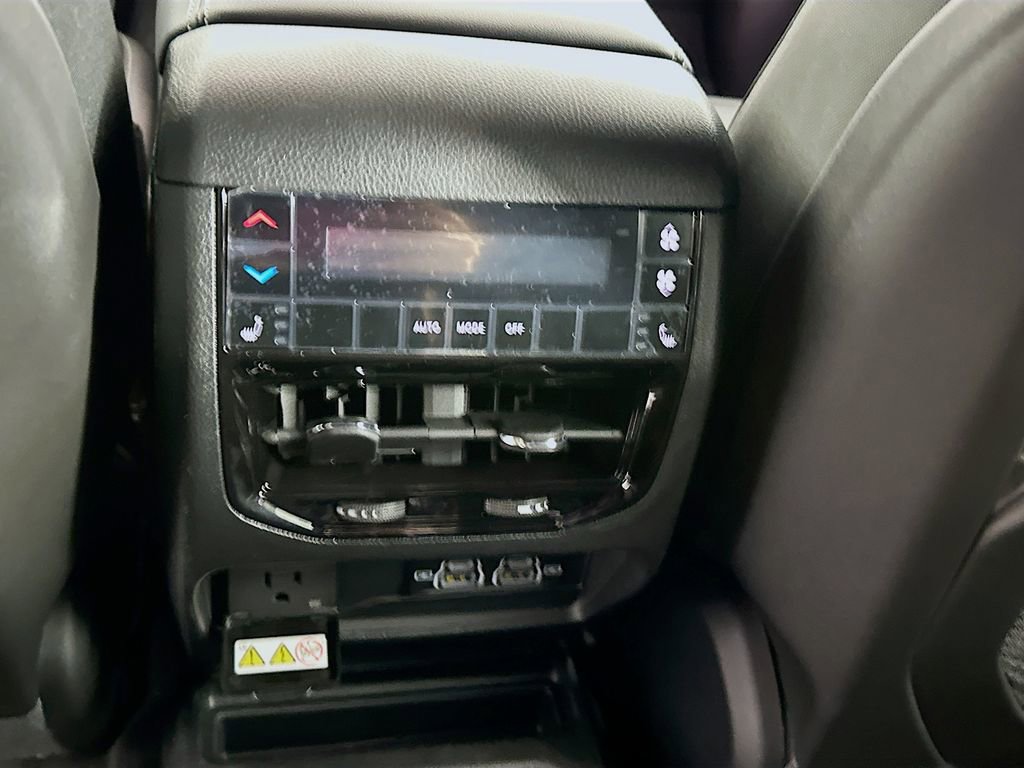 New 2025 Jeep Grand Cherokee L Limited w/ Black Appearance Package image 32