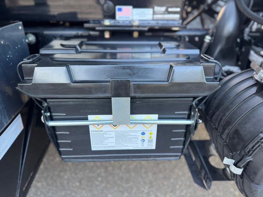 Used 2024 Isuzu NPR image 30