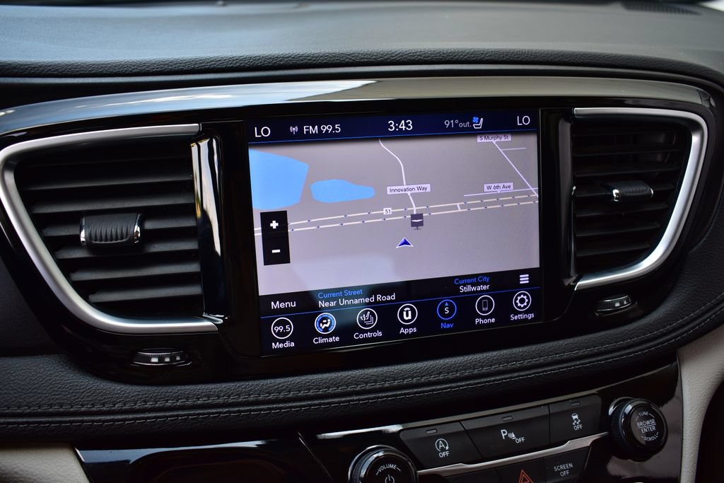Used 2020 Chrysler Pacifica Limited FWD image 49
