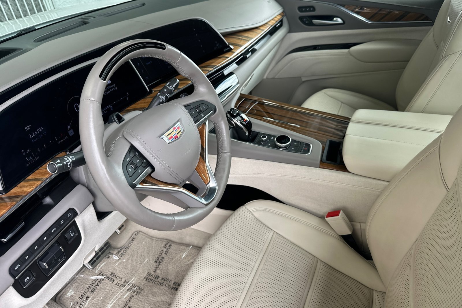 Used 2024 Cadillac Escalade ESV Sport Platinum w/ LPO, ONYX Package AWD/4WD image 9