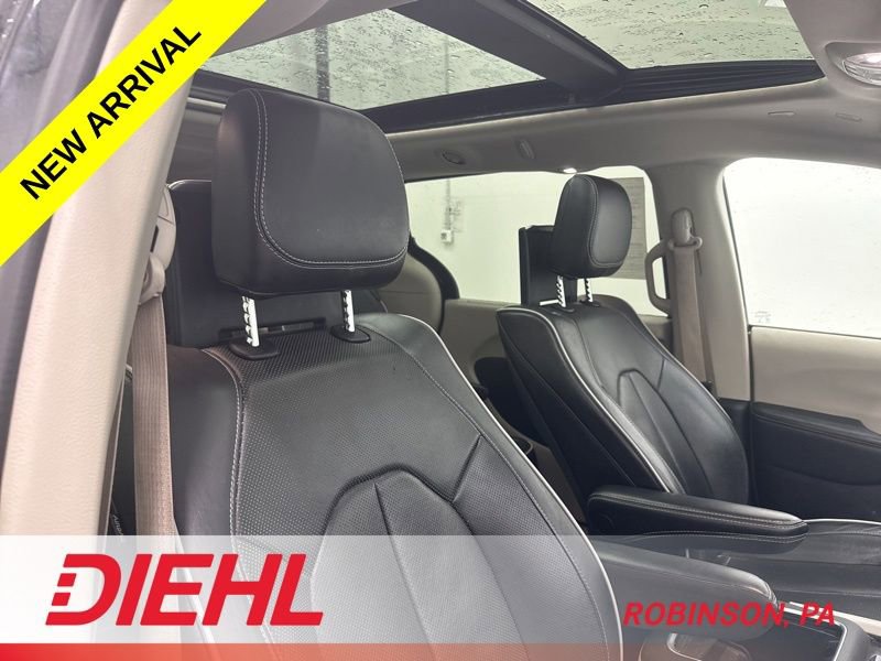 Used 2023 Chrysler Pacifica Limited w/ Uconnect Theater Family Group image 14