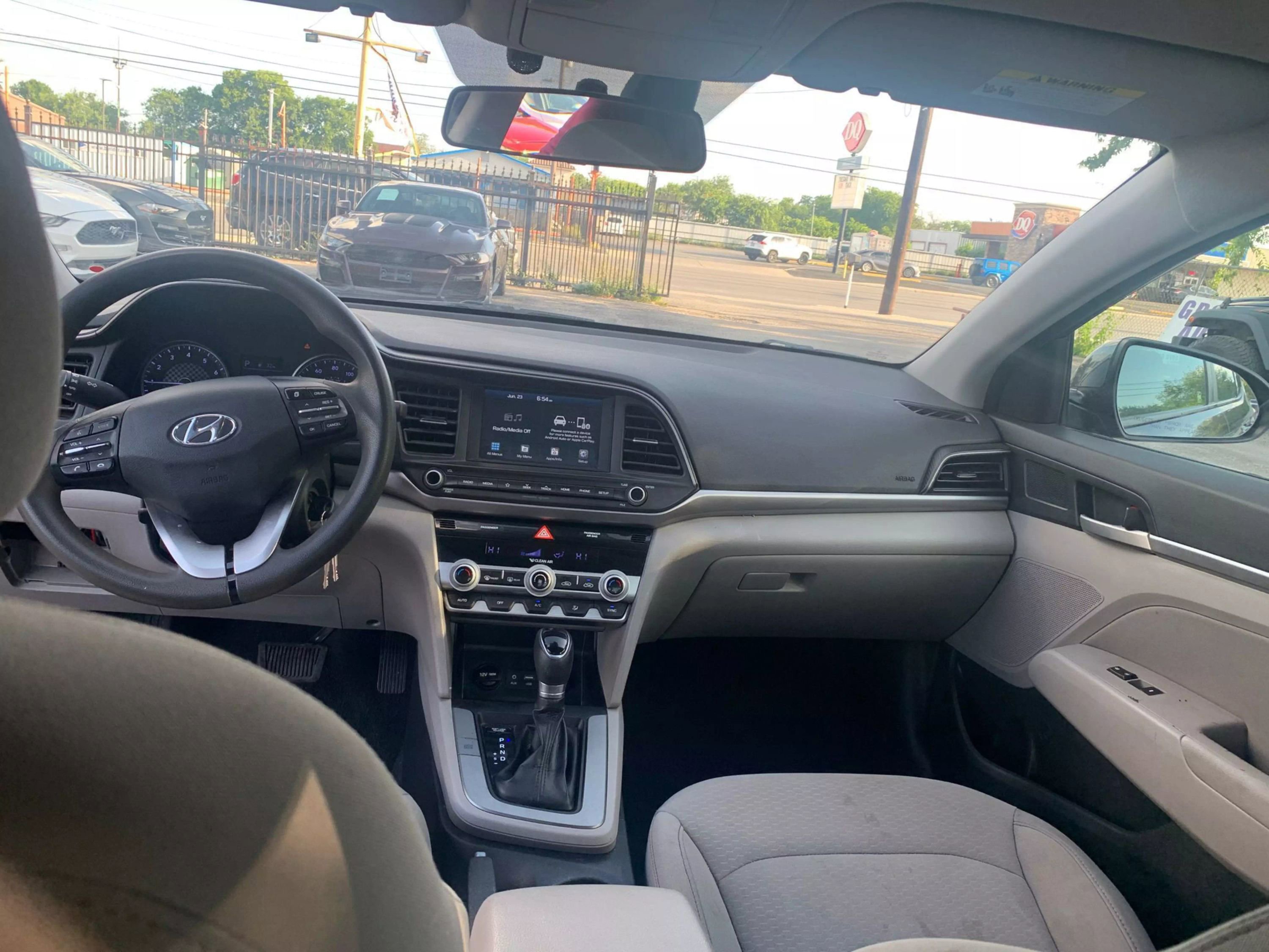 Used 2020 Hyundai Elantra SEL image 9