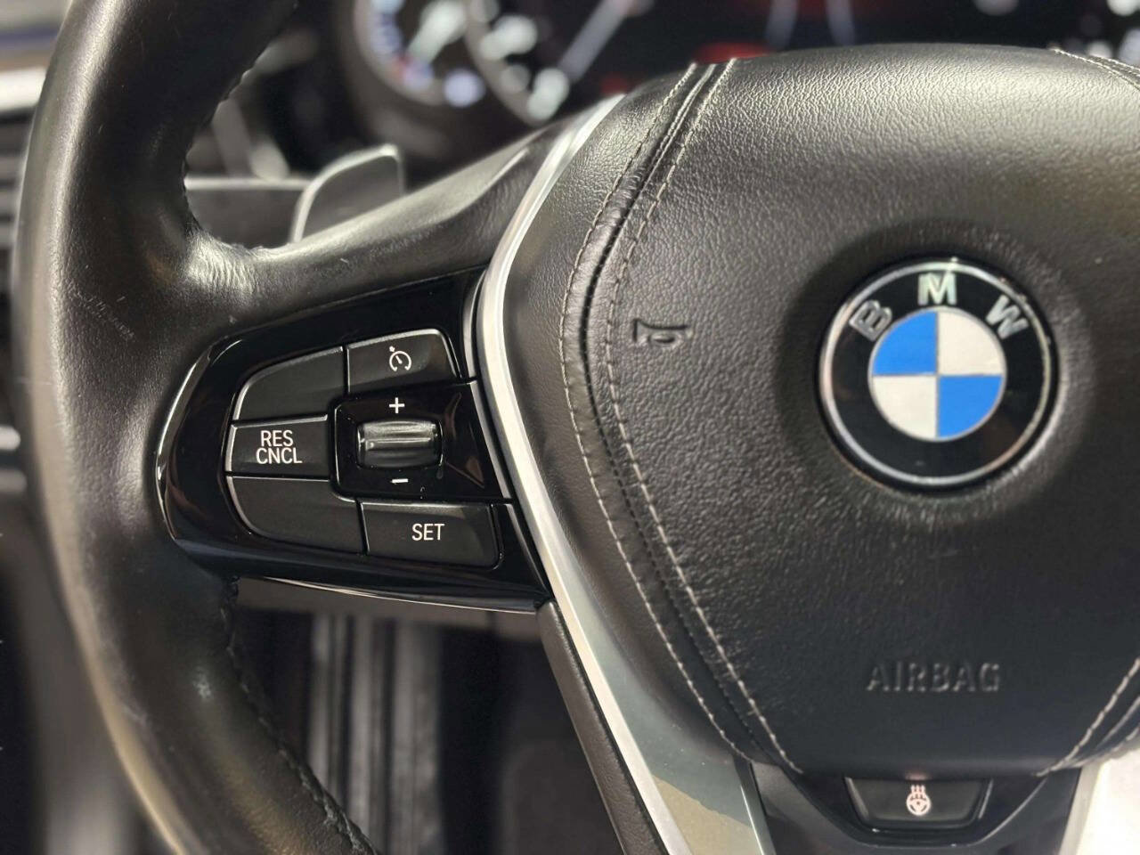 Used 2018 BMW 530i xDrive AWD/4WD image 32