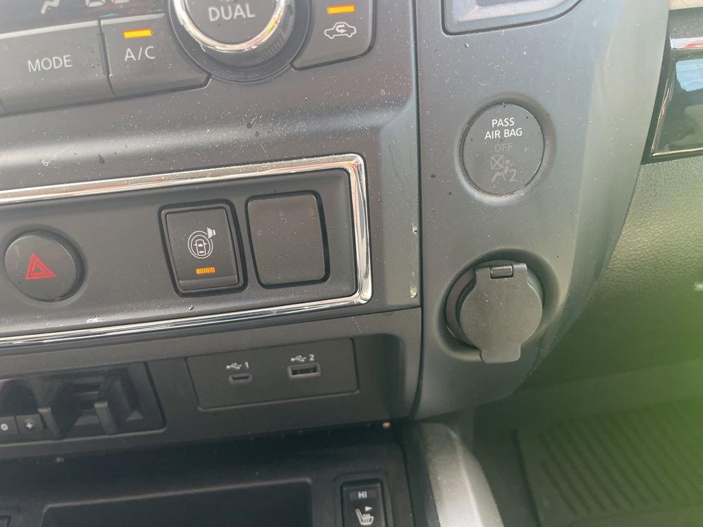 Used 2023 Nissan Titan SV w/ SV Convenience Package RWD image 46
