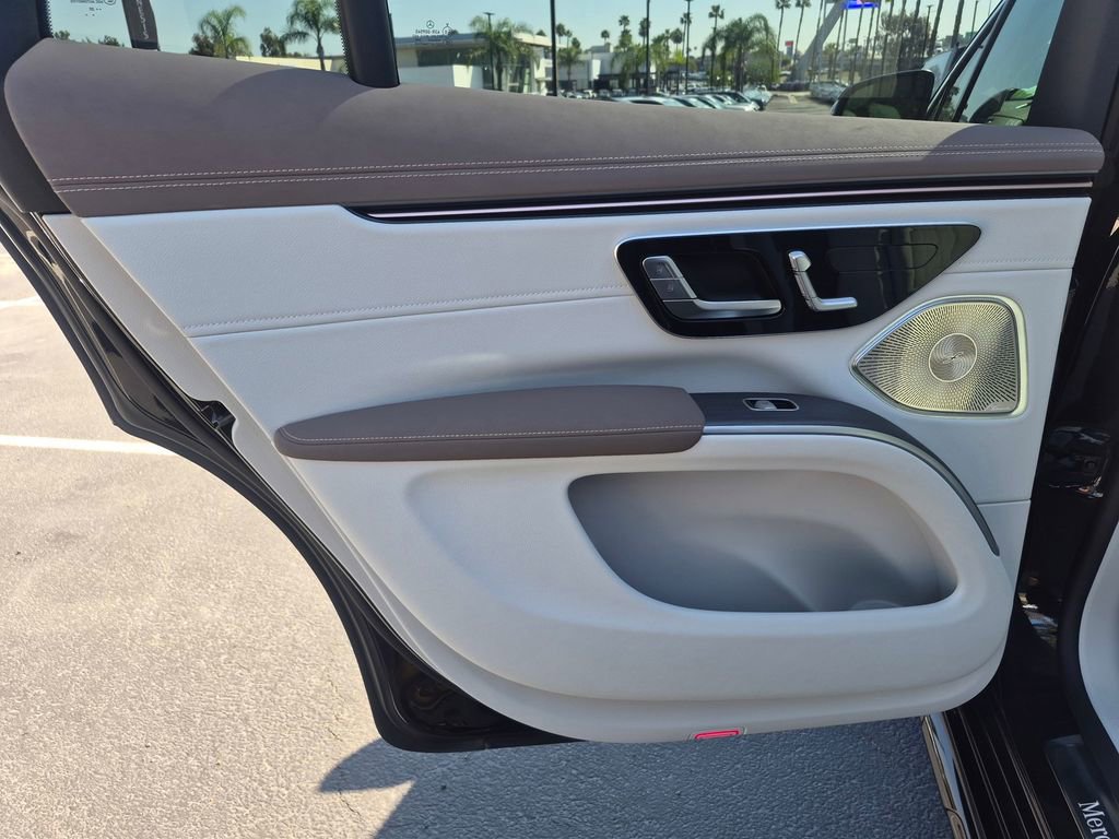 Used 2023 Mercedes-Benz EQS 580 4MATIC SUV image 18