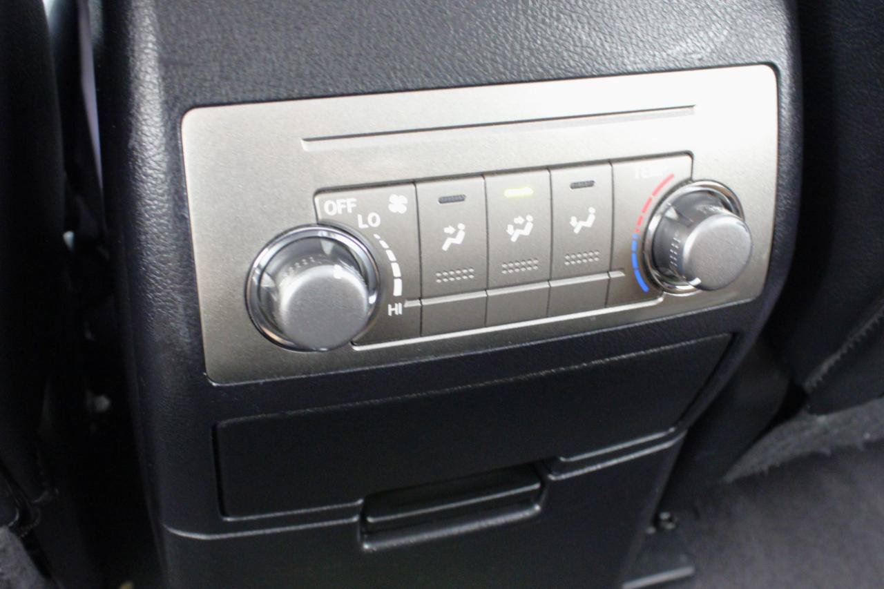 Used 2011 Toyota Highlander SE w/ Tow Pkg FWD image 41