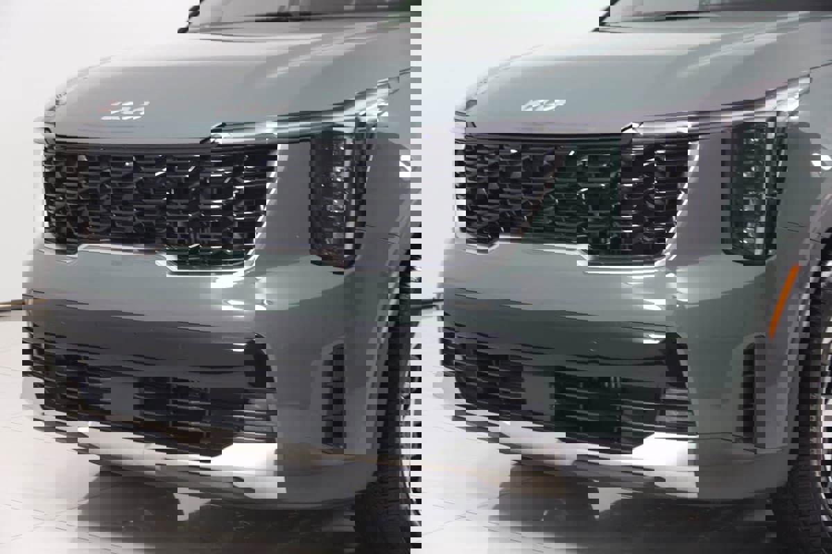 Used 2025 Kia Sorento EX image 59