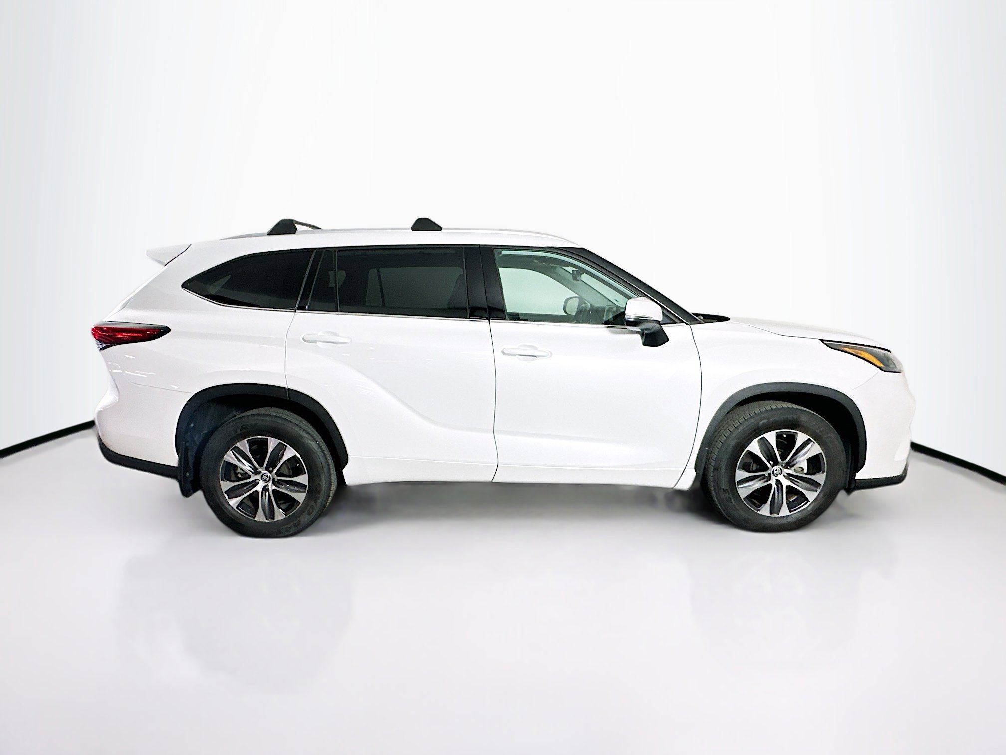 Used 2022 Toyota Highlander XLE image 10