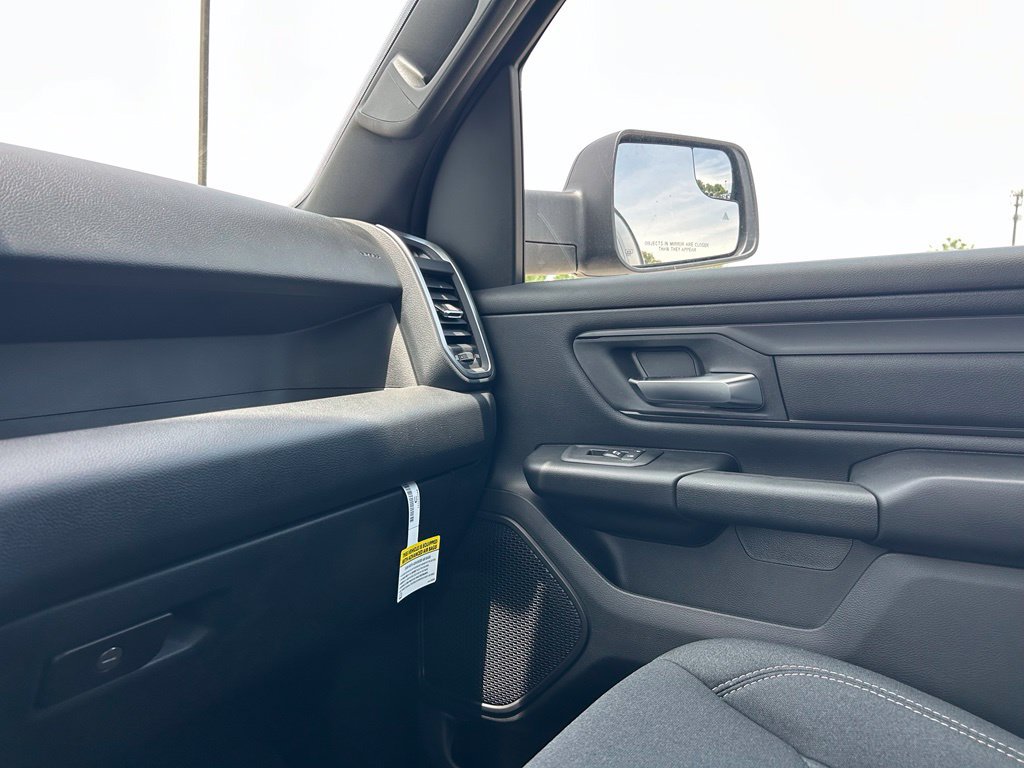 New 2026 RAM 1500 Express AWD/4WD image 23