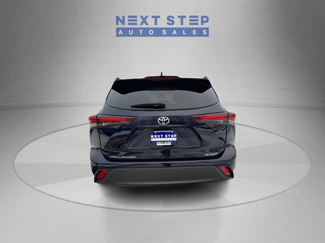 Used 2024 Toyota Highlander LE image 7