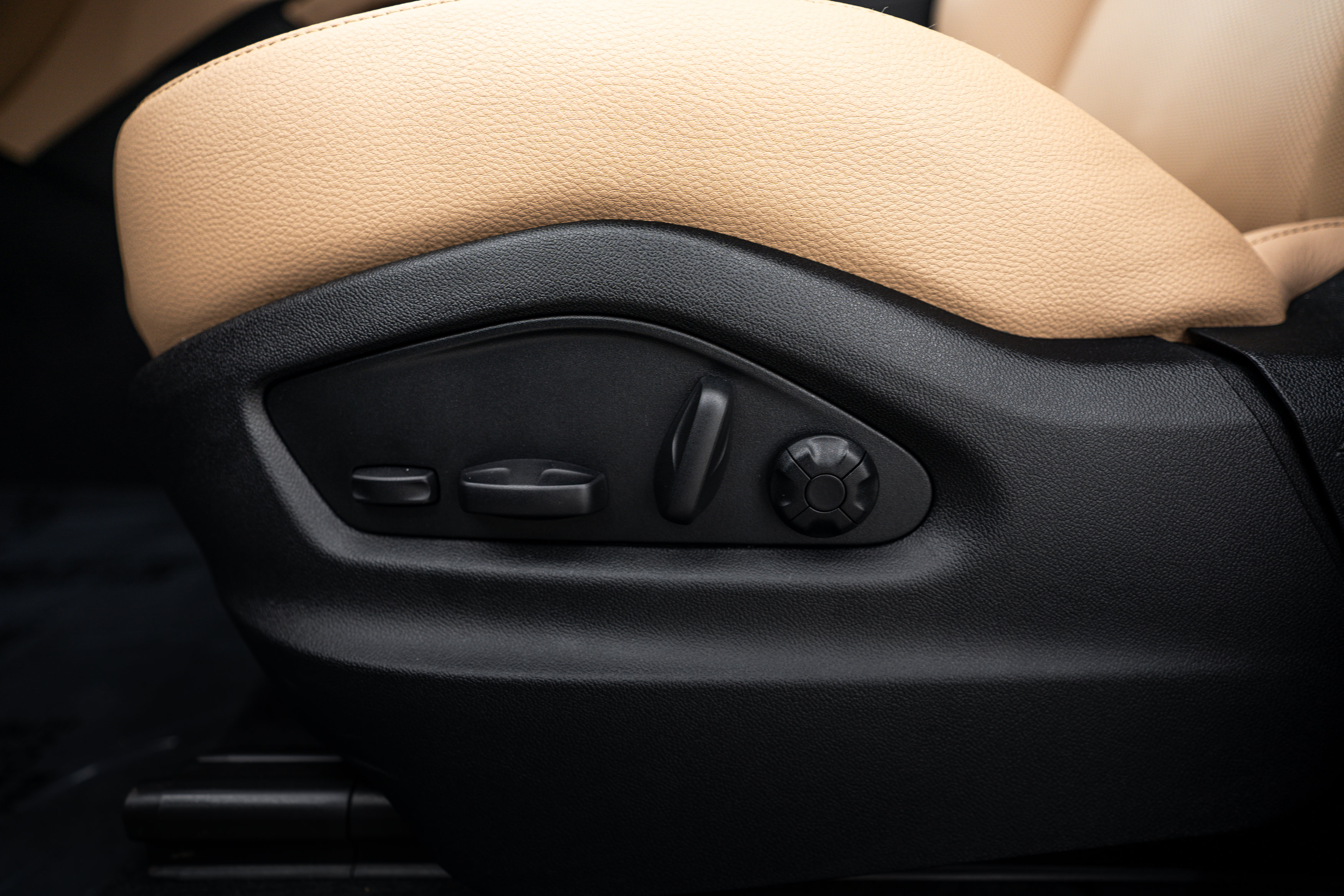Certified 2026 Porsche Cayenne AWD/4WD image 21