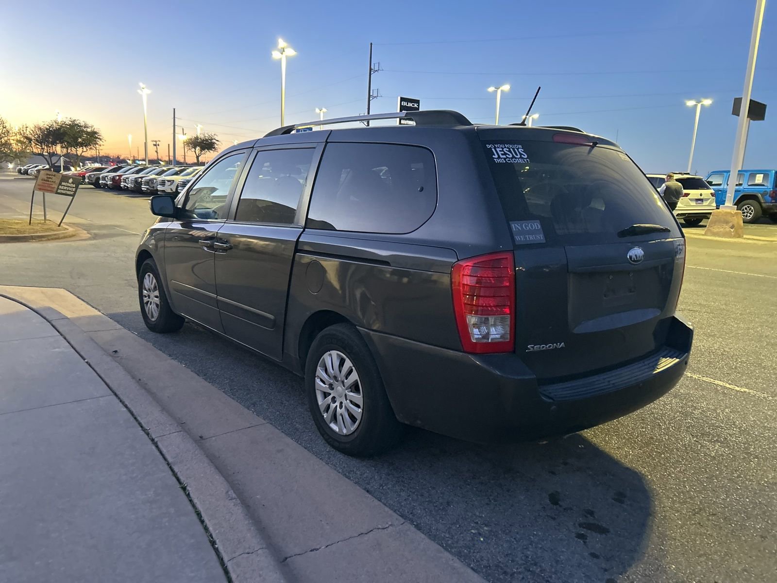 Used 2014 Kia Sedona LX image 7