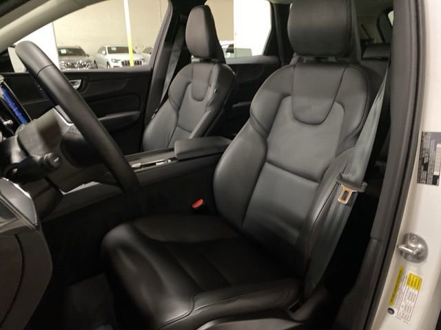 Used 2025 Volvo XC60 B5 Core image 18
